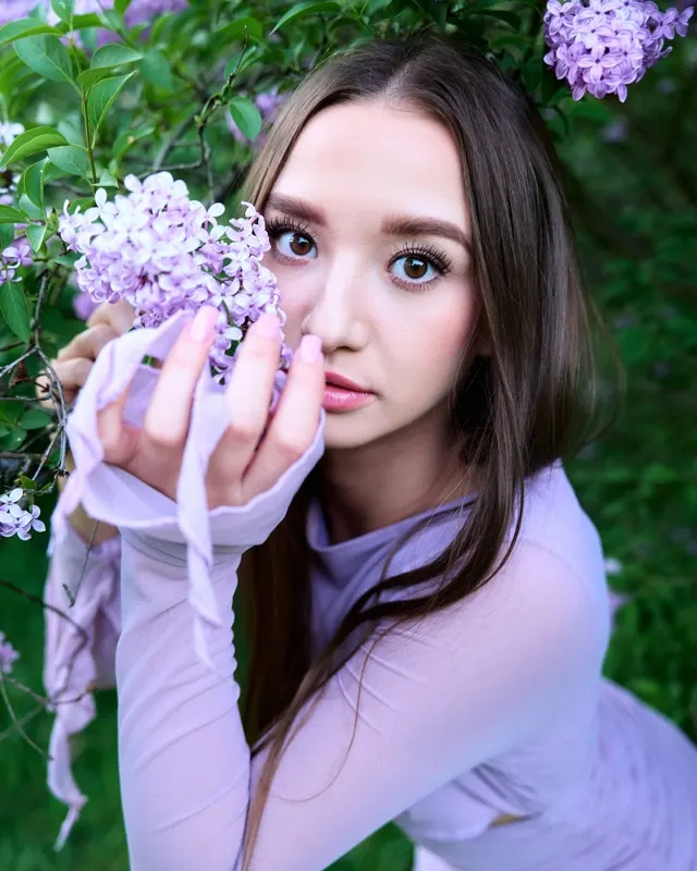 Portrait of Alicja among blooming lilacs, portrait session Wroclaw